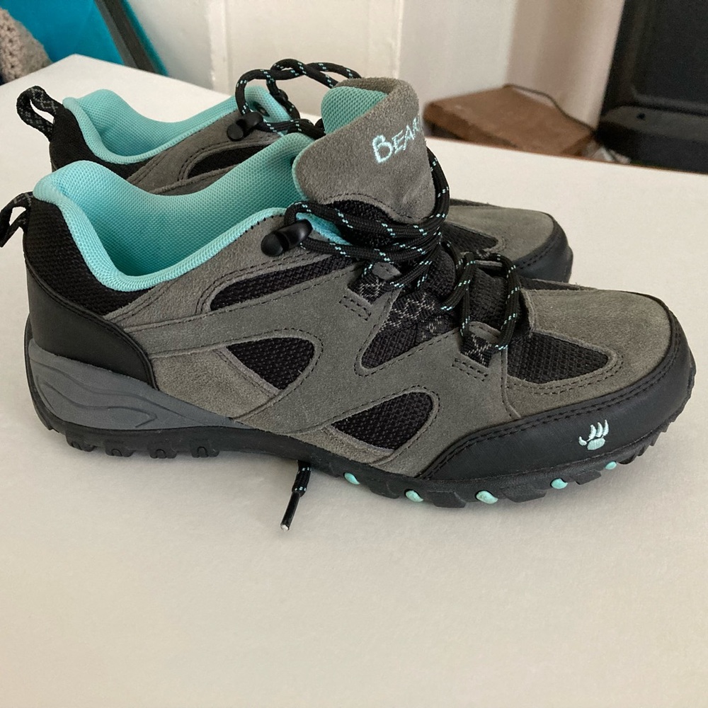 Women's size 7 Rhoda low hiking shoes.